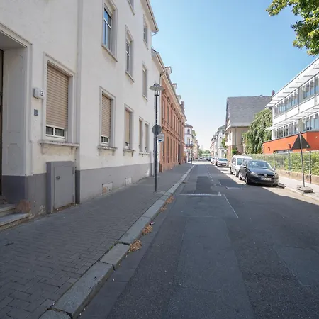 Goethe-suites: Premium 4 Person Centre Apartment Worms